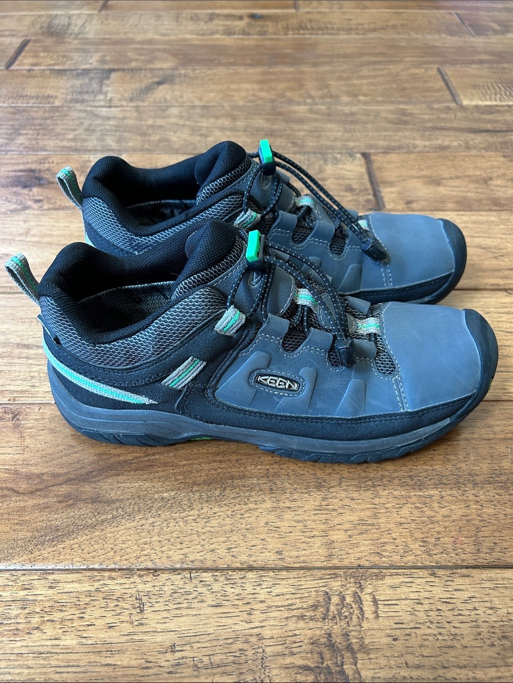 Keen Targhee Low Waterproof Hiking Shoes Gray Black Big Kids Size 5 / EU 37